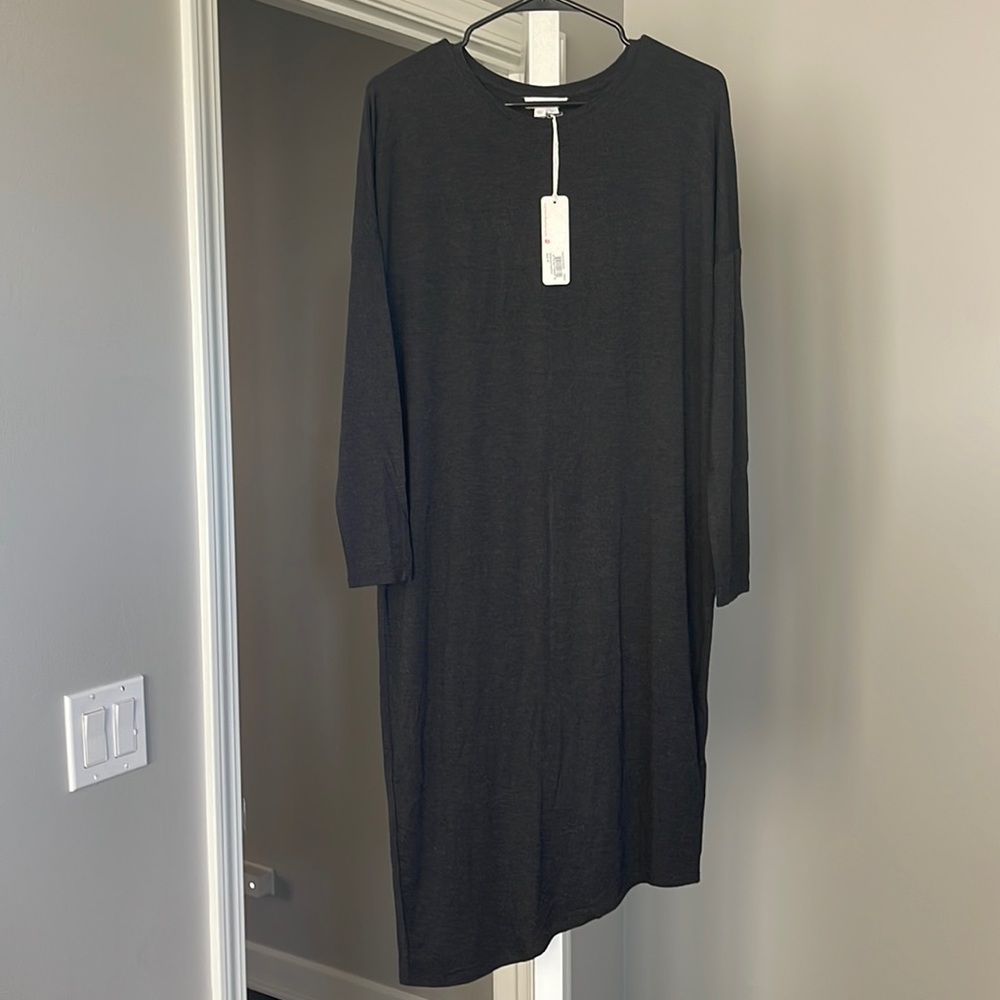 NWT Ingrid & Isabel Maternity Asymmetrical Midi Dress - Size M
